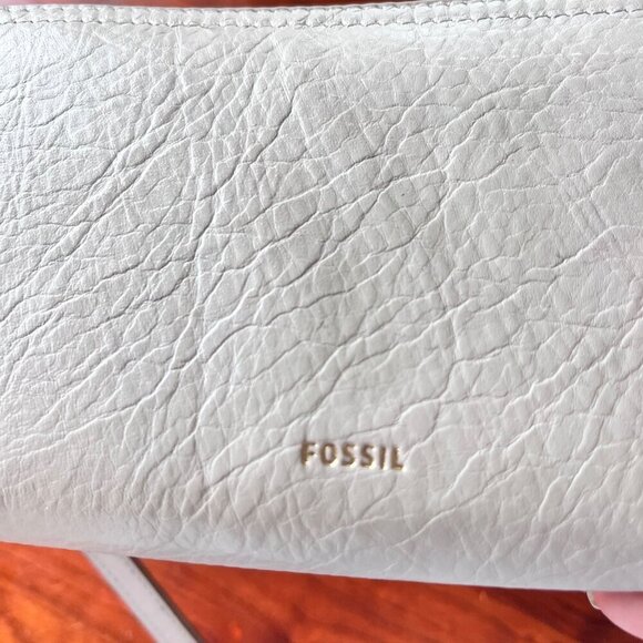 Fossil Gray Leather Zippered Wallet With Wristlet Strap - Picture 2 of 8